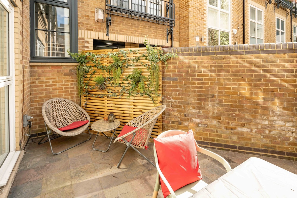 Serene Garden Flat - Steps From Tower Bridge