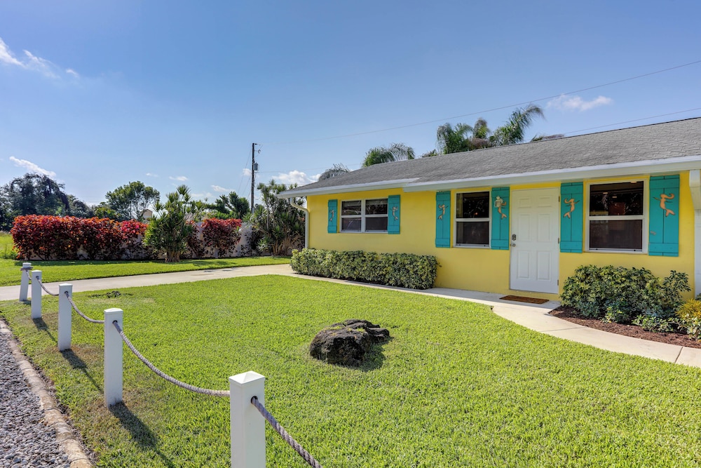 < 3 Mi to Juno Beach: Coastal Townhome w/ Patio!