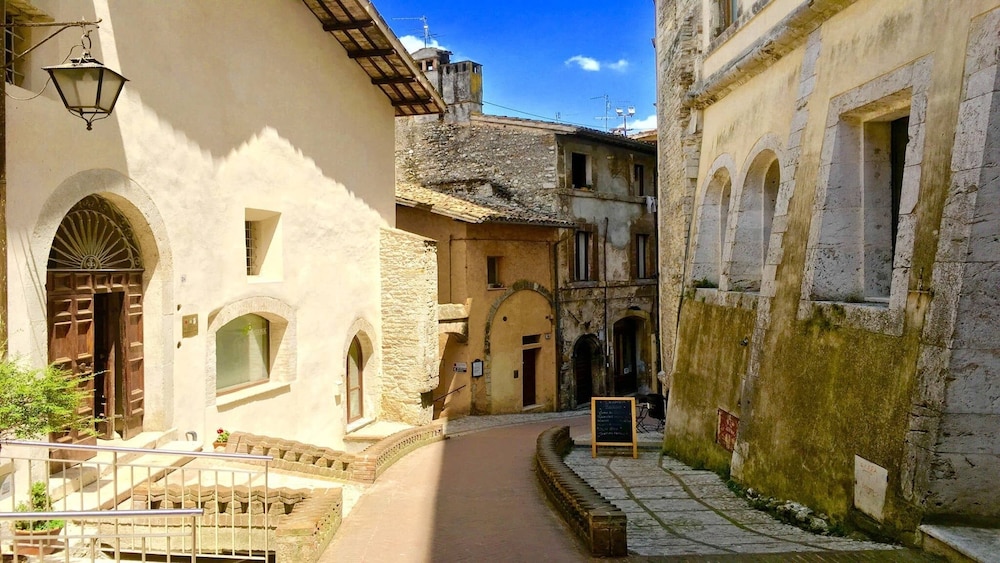 Sunny Apartment, in the Historic Centre of Spoleto With Large Terrace view 3