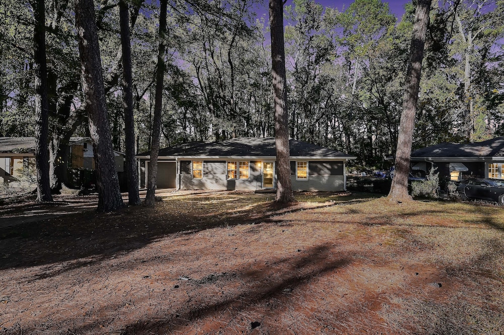 Charming East Atlanta Oasis Meets City Vibe 2 Bedroom Home
