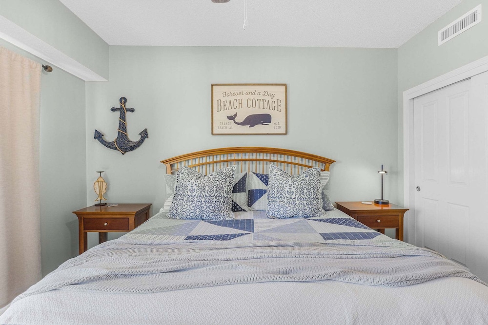 Palms 915- Premier Beachfront Condo