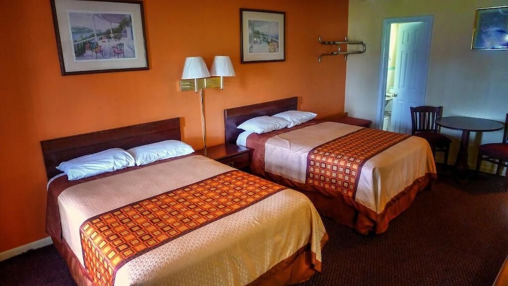NASSAU HOLIDAY MOTEL