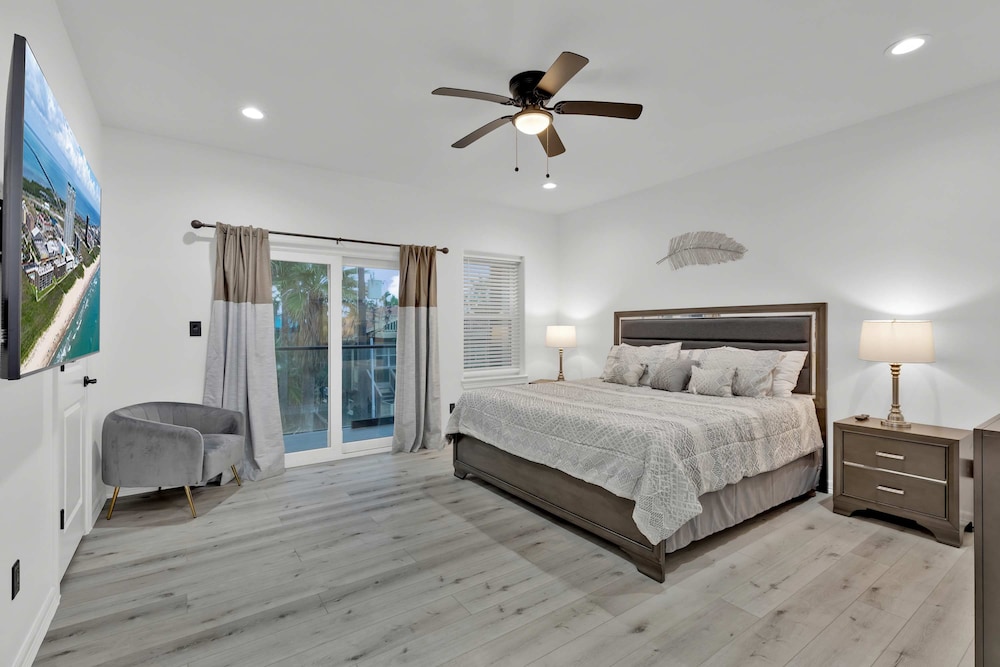 Immaculate Townhouse w Pool Balcony South Padre
