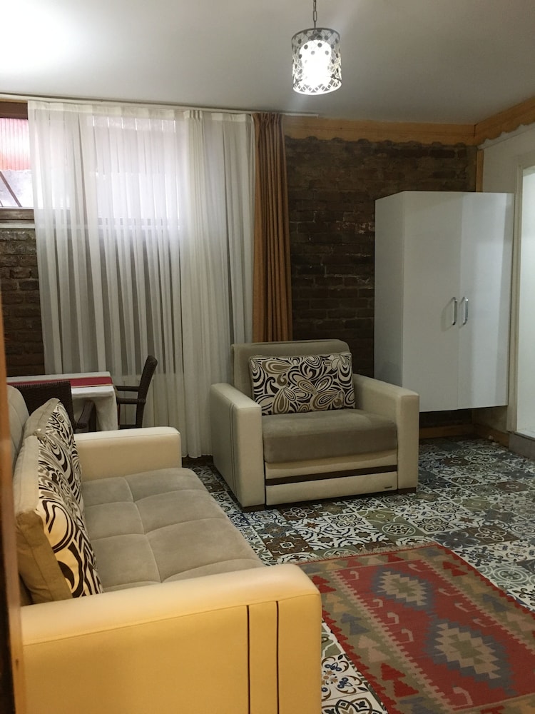 Jasmine Daire - Image 23