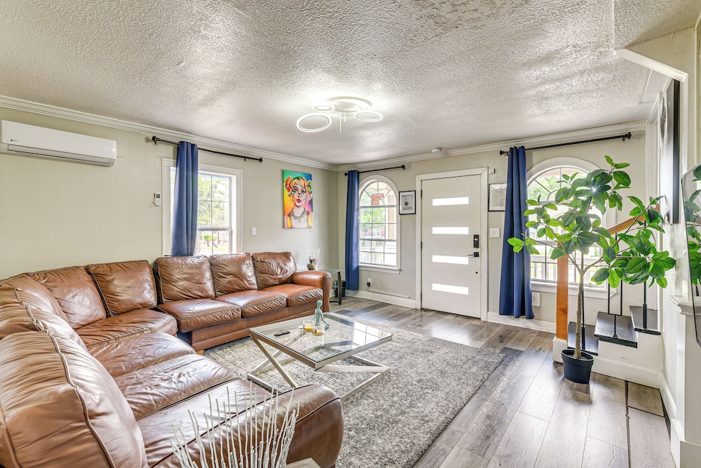 2 Mi to Dtwn: Walkable Apt in Houston!