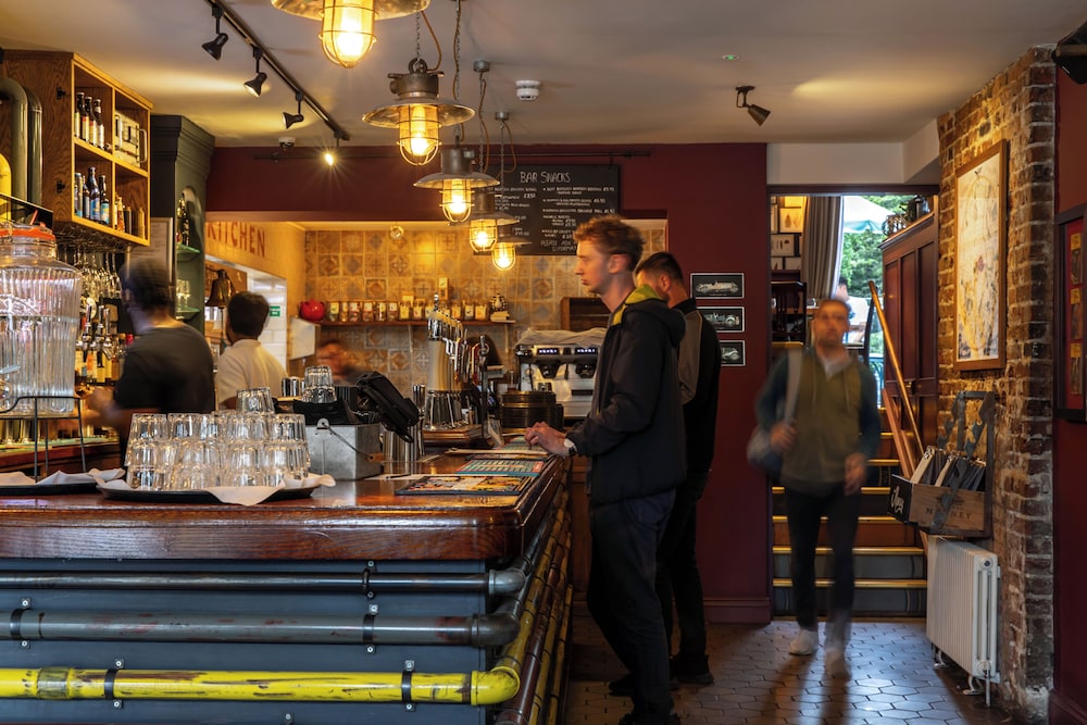 bar