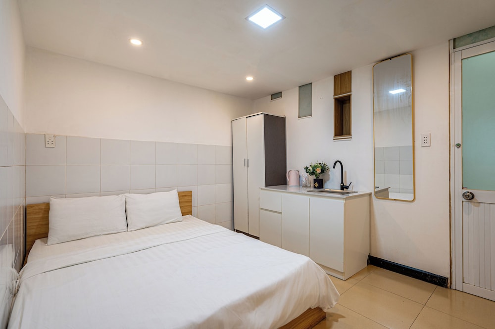 Saigon Central Group Stay