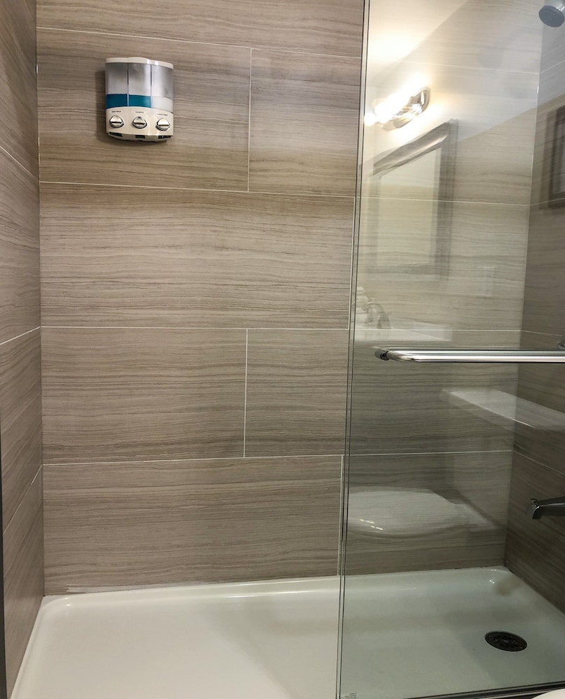 Fort Myers Vacations - Lazy Cuckoo Inn - Property Image 3