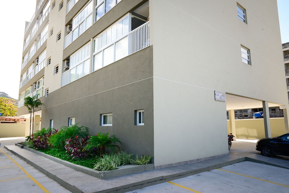 Apto c rea Gourmet a 300m da Praia das Toninhas