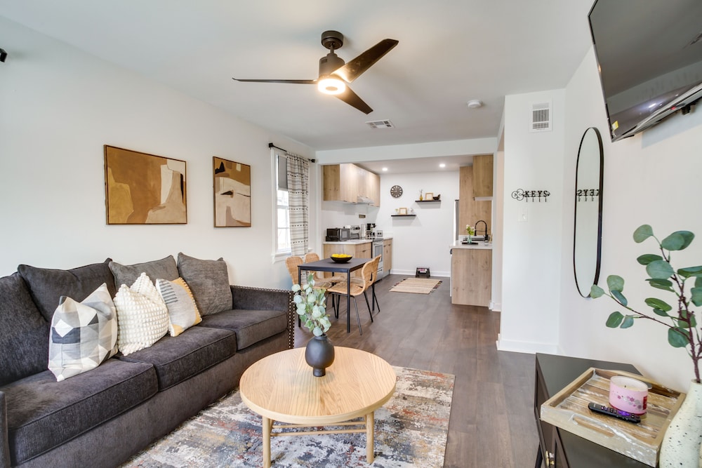 4 Mi to French Quarter: Walkable Apt w/ Yard