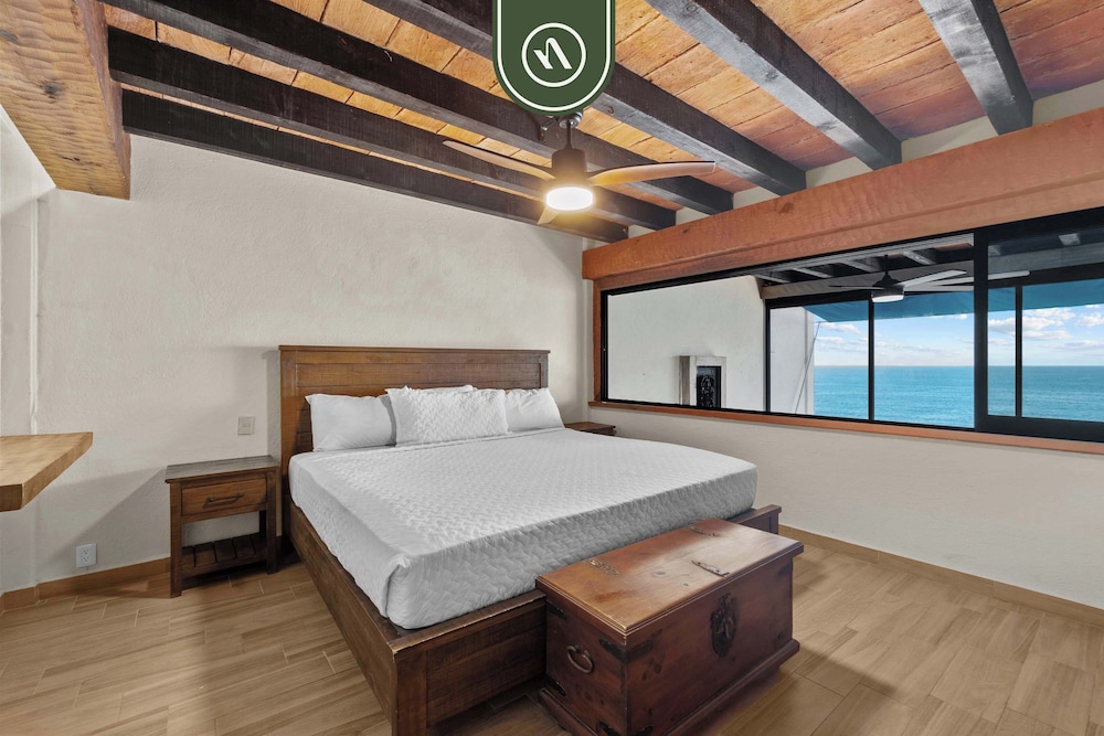 Oceanfront 2 BR Condo With Spectacular View - Pool