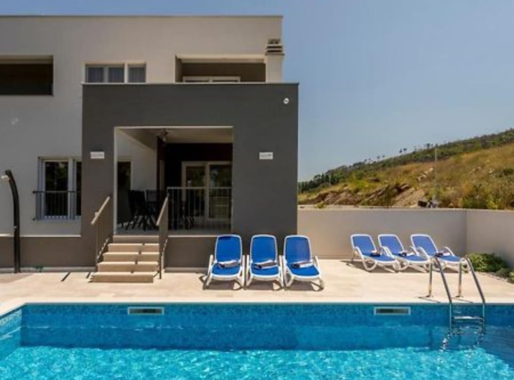Modern & Stylish Villa With Private Pool