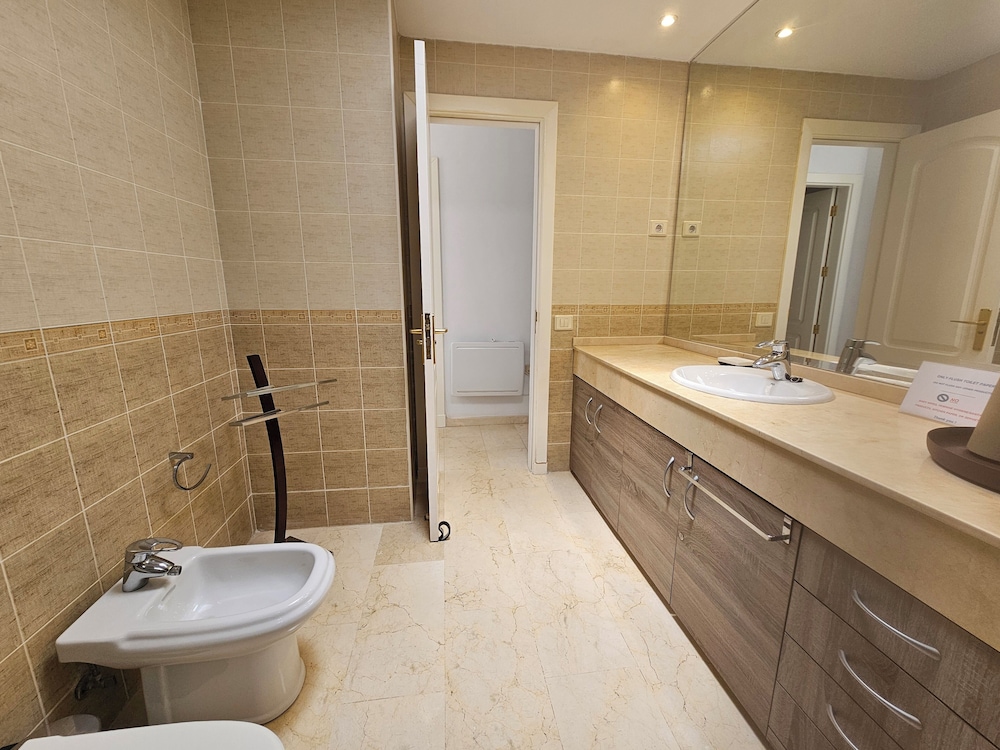 Welcoming and Modern Holiday Home With Access to Swimming Pool