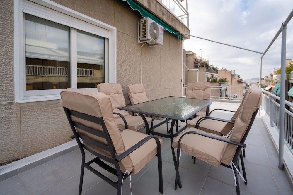 Athens Hideout apt with rooftop