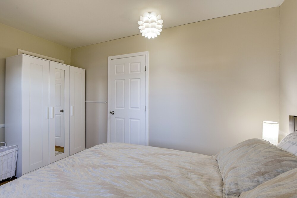 Convenient + Cozy! Apartment in DC Suburbs!