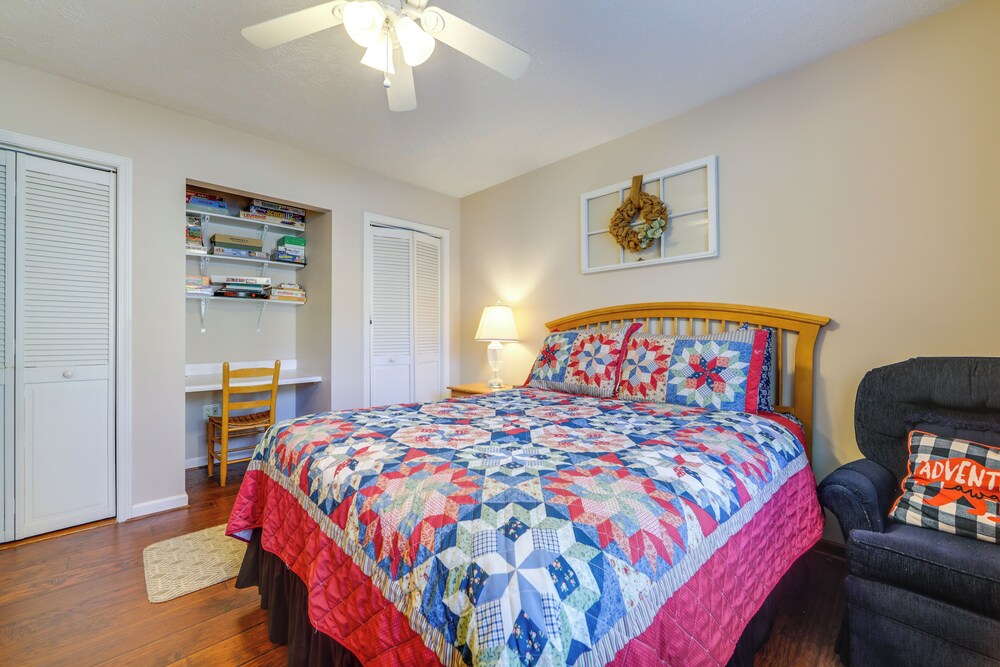 Walk to Golf Course, Mtn-view Maggie Valley Duplex