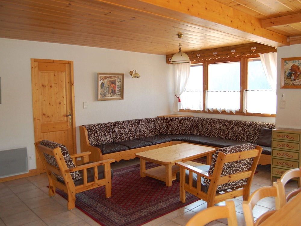 Spacious Holiday Home Near Center of Champagny