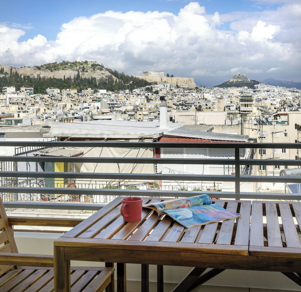 Urban Oasis with Acropolis Views by GHH