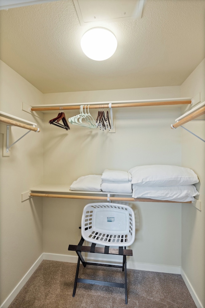 Global Luxury Suites at Woodbury