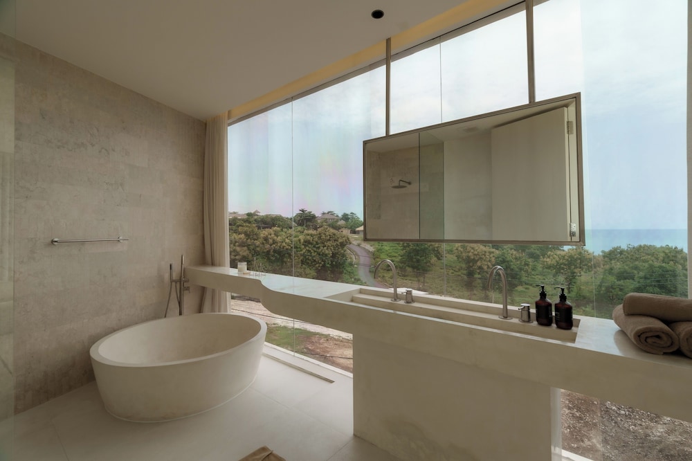 Lux Retreat 4BR Ocean Villa in Uluwatu