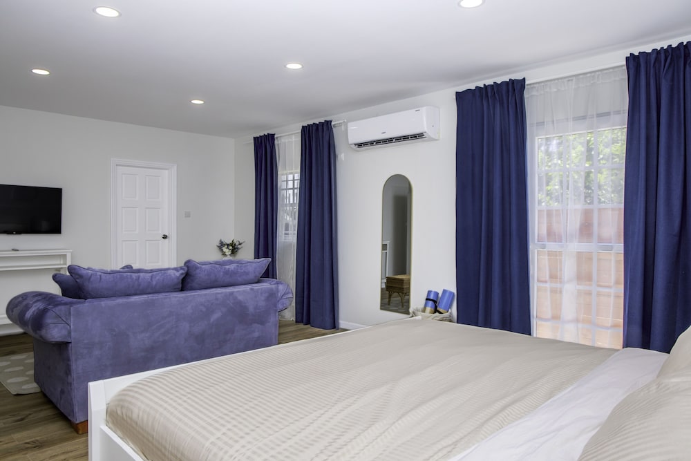 Hello Summer! 4 Bedroom Villa