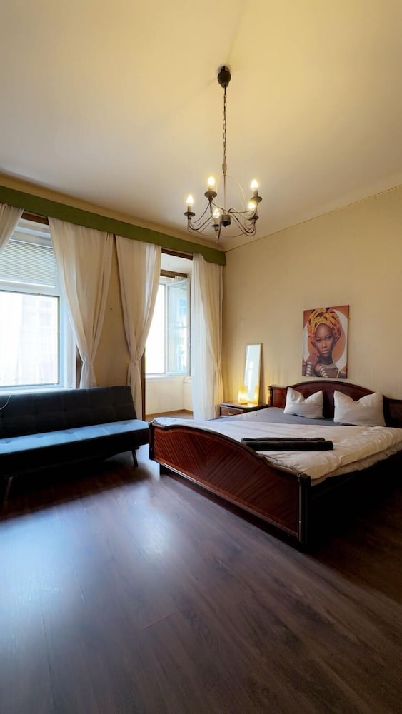 2BR Apartment for 5 Near Stadthalle