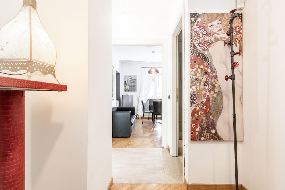 Corso in Roma With 3 Bedrooms and 3 Bathrooms