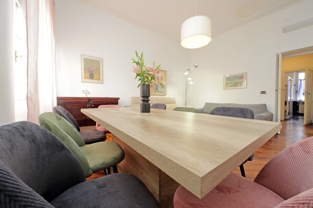 Giuliana Giant Apartment