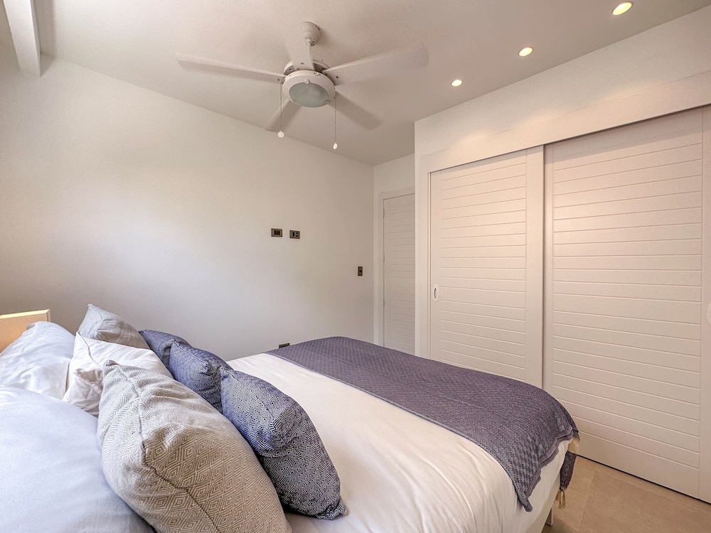 Luxury 3 Bedroom Apartment at the Beach