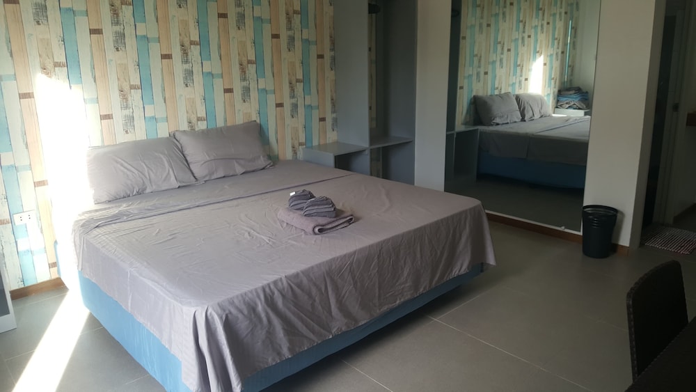 Mystic Divers Guesthouse view 2