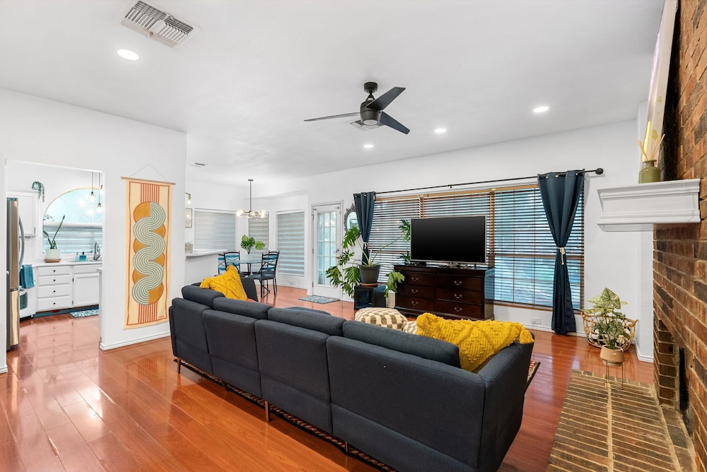 Warm Austin 3BR 2Bath Home Pet Friendly view 5