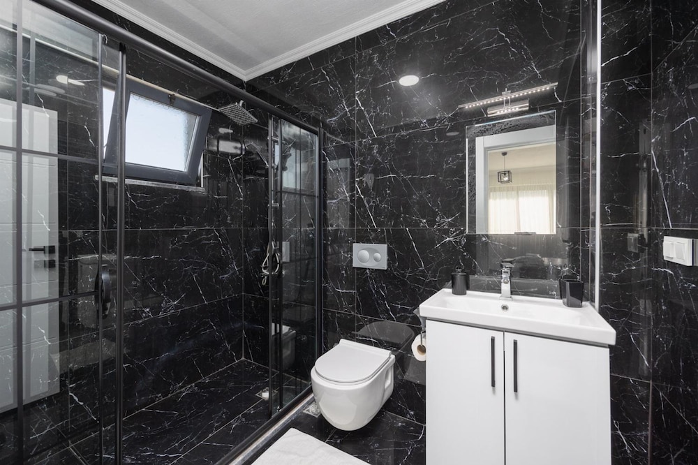 Villa Grand Yasar 4 With 4 Bedrooms and 4 Bathrooms