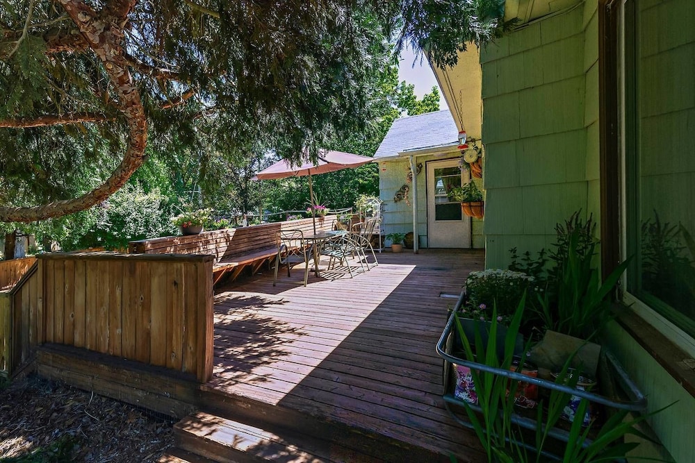Madi's Place Guest House - Property Image 1