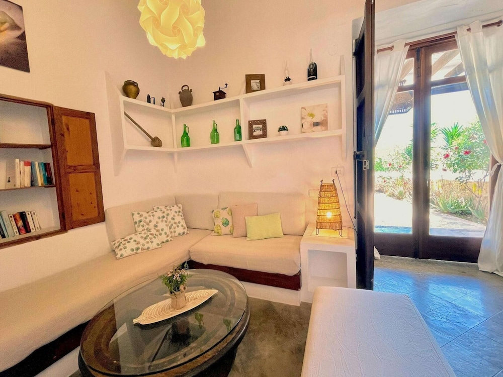 Holiday Home Near Stunning Beaches