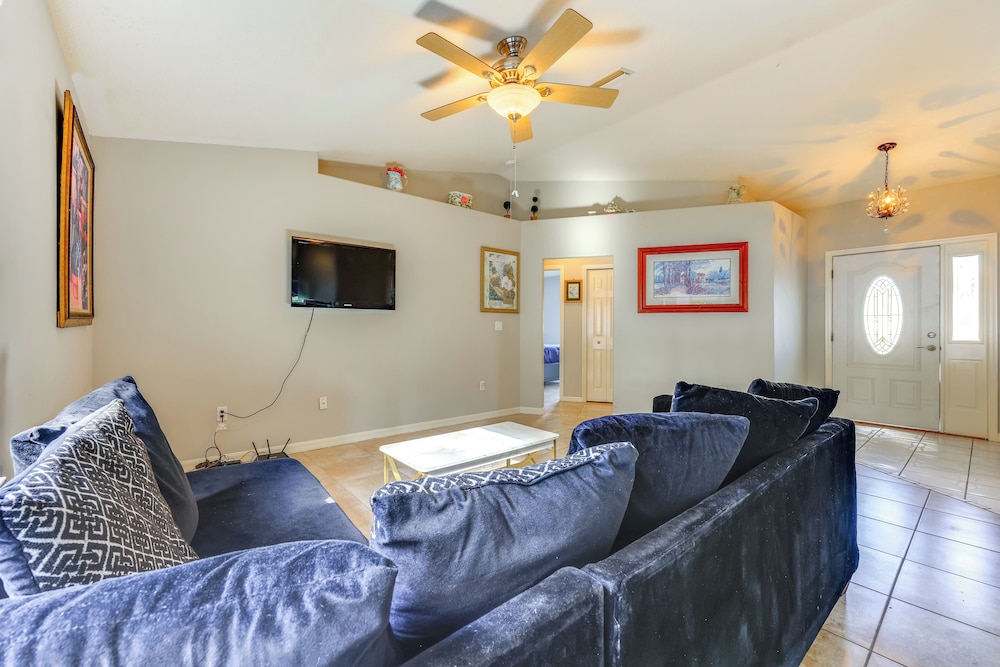 Pet-friendly Palm Coast Home: 8 Mi to Beach!