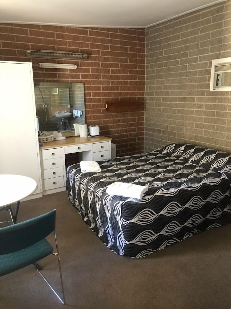Shamrock Hotel Motel Balranald view 5