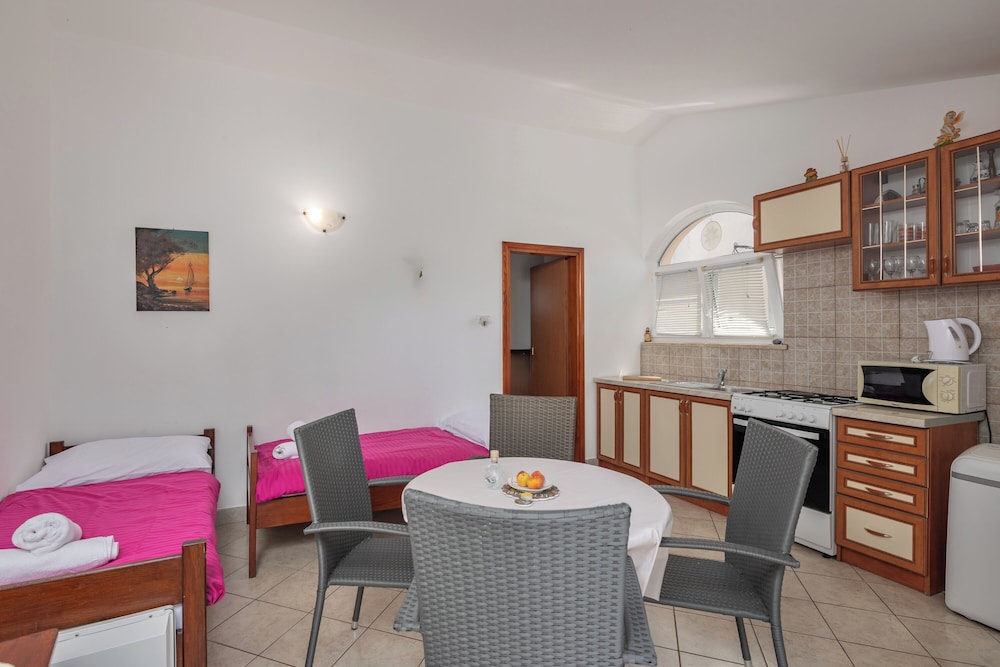 Peaceful Retreat Apartments With Terrace