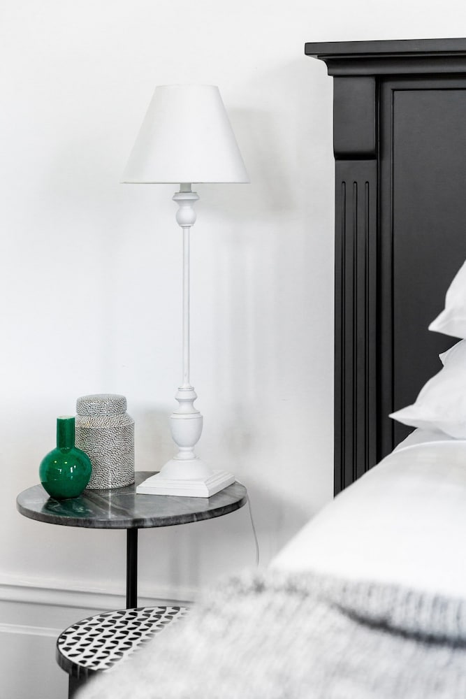 Designer Styled Studio in Central Trendy Glebe