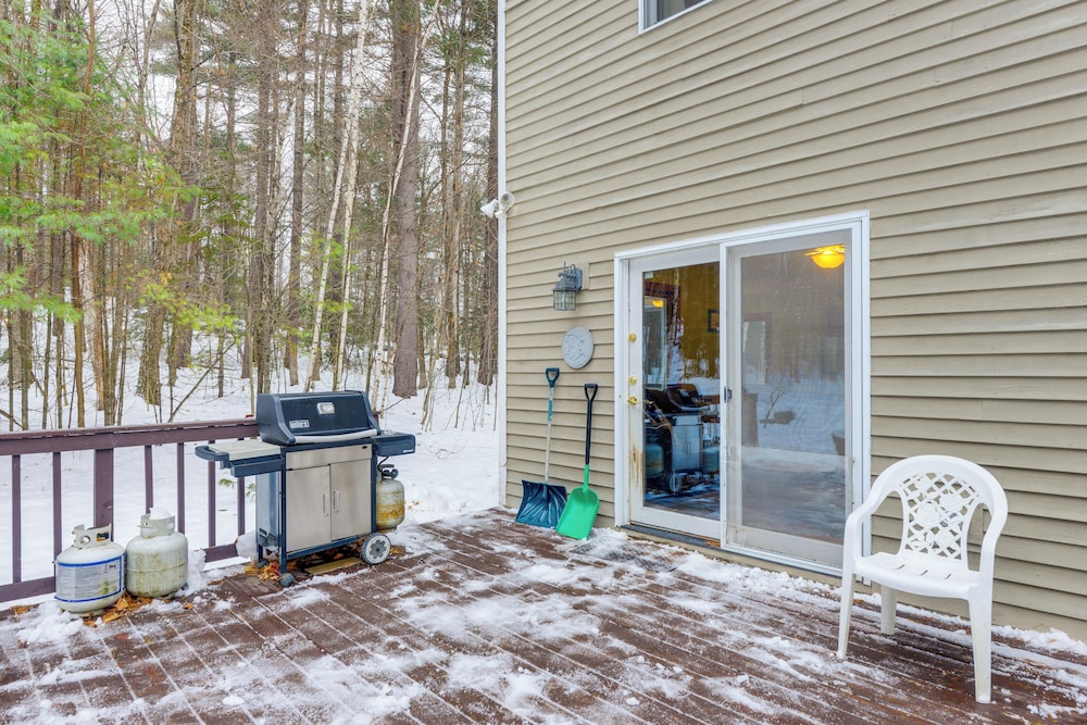 7 Mi to Mt Snow Resort: Family Home w/ Fire Pit!