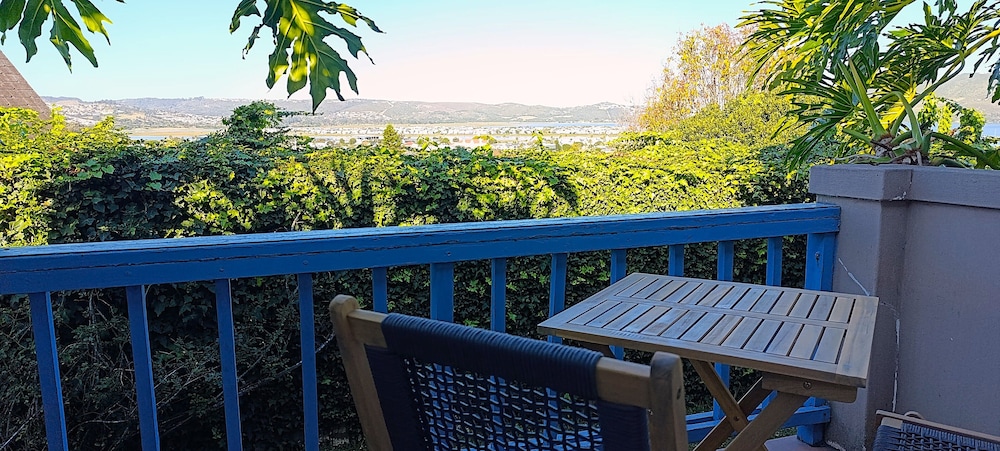 Guinea Fowl Lodge