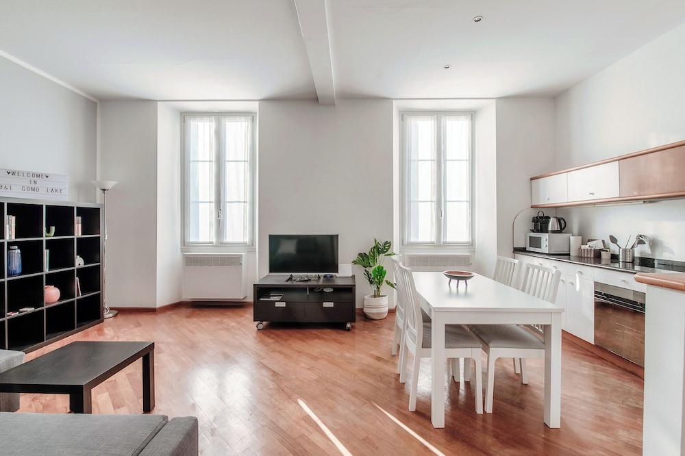 B&L Como Lake