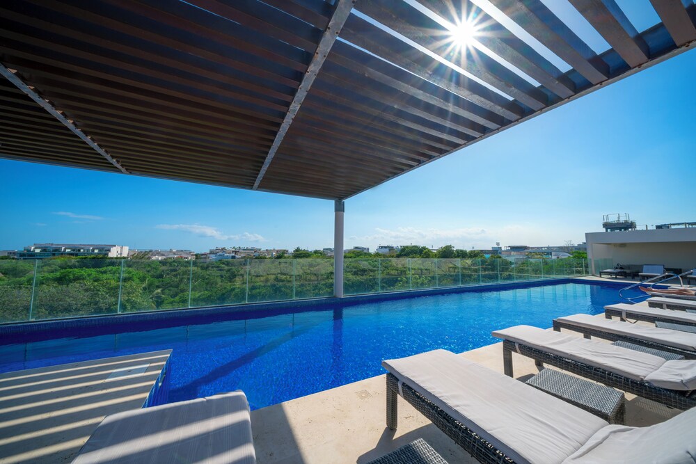 2 BR Condo with Rooftop Pool - Terrazas
