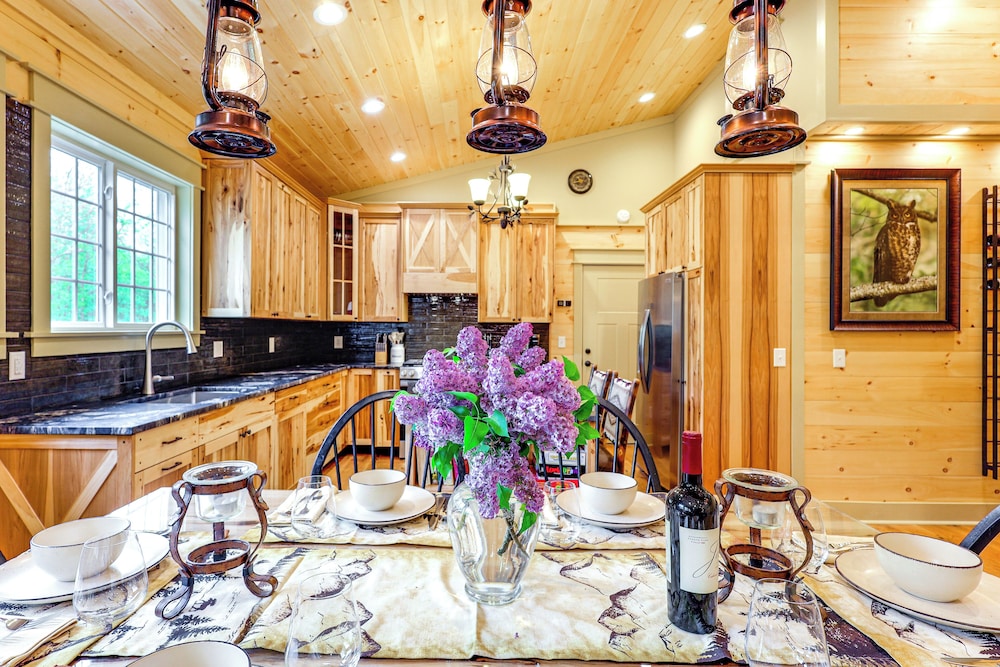 < 5 Mi to Whiteface Mtn Resort: Cabin-style Apt
