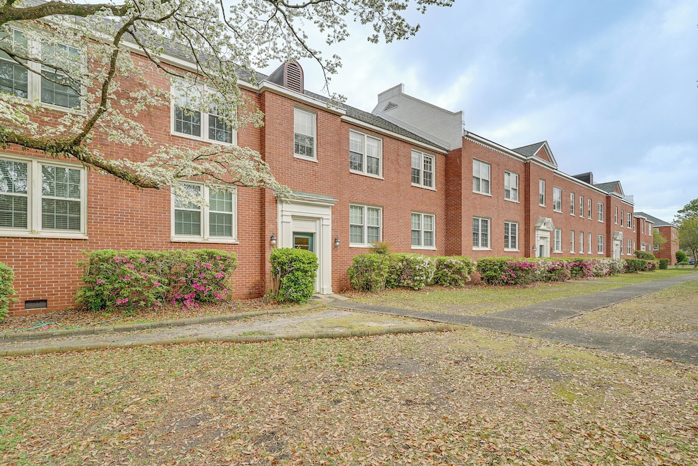 8 Mi to Beach: Cozy Condo Getaway in Wilmington!