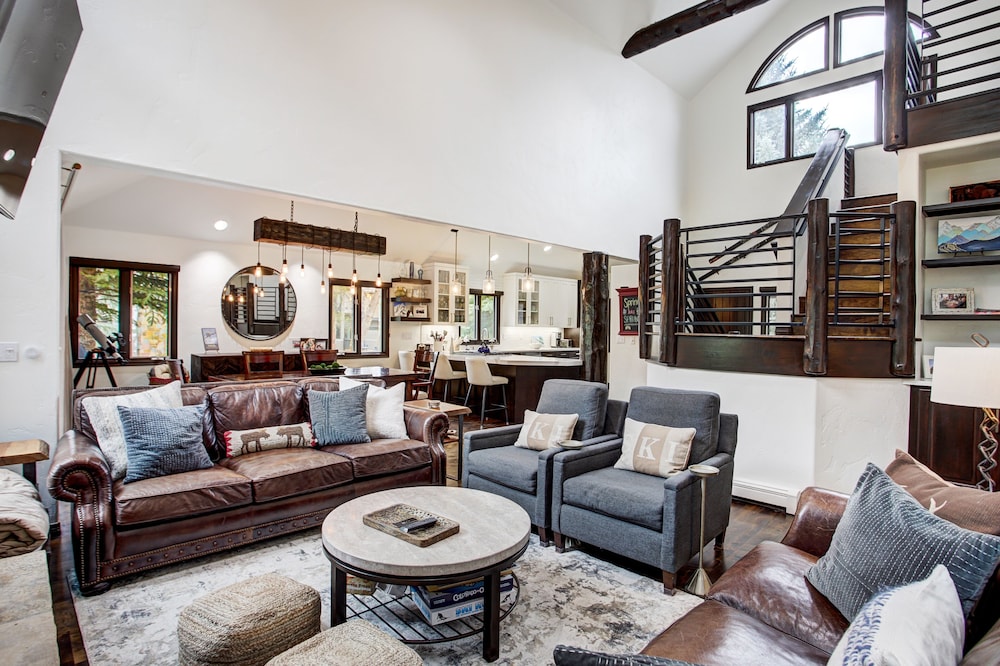 Exquisite, Private Mountain Home Retreat 4 Bedroom Home by RedAwning - Property Image 40