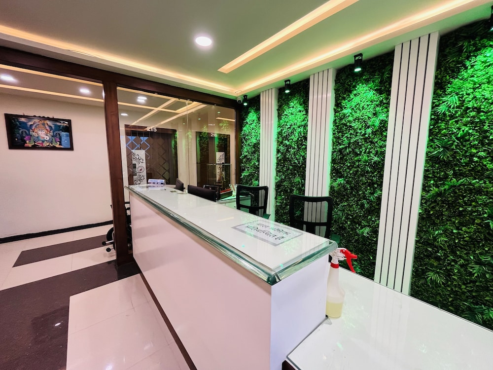 Lobby & Reception
