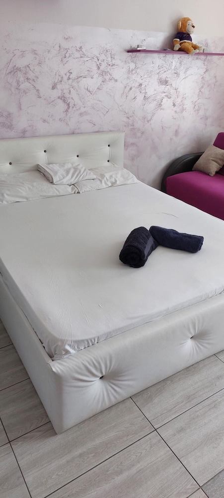 Captivating 1-bed Studio in Roșu view 3