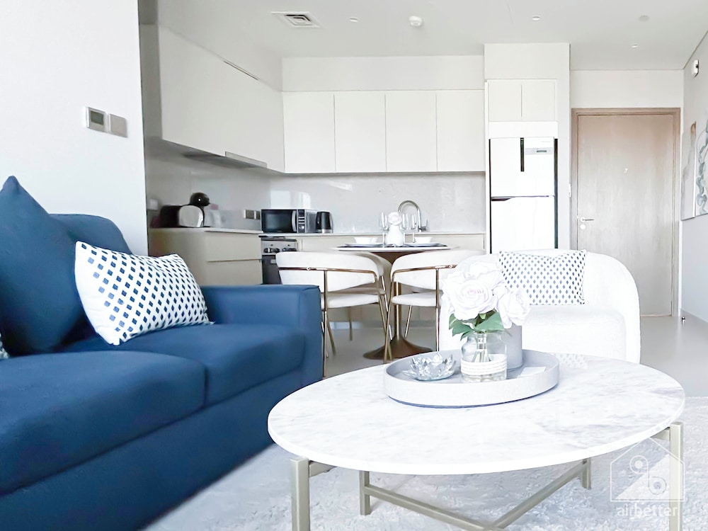 Luxurious Burj Royale One-bedroom & City Views