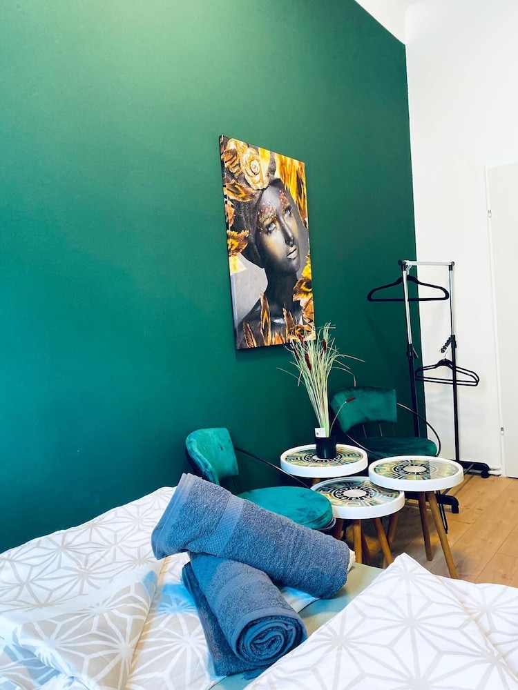 8 Studios with Terrace in Margareten