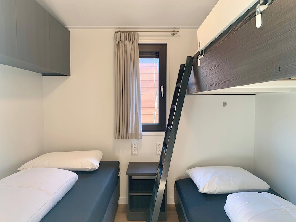Chalet in Sint Maartenszee Near Sandy Beach